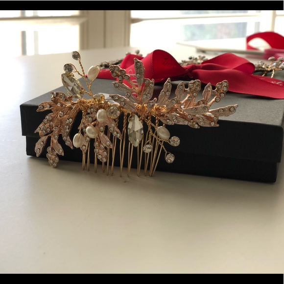 Gold Hair Comb Leaf - Picture 3 of 3